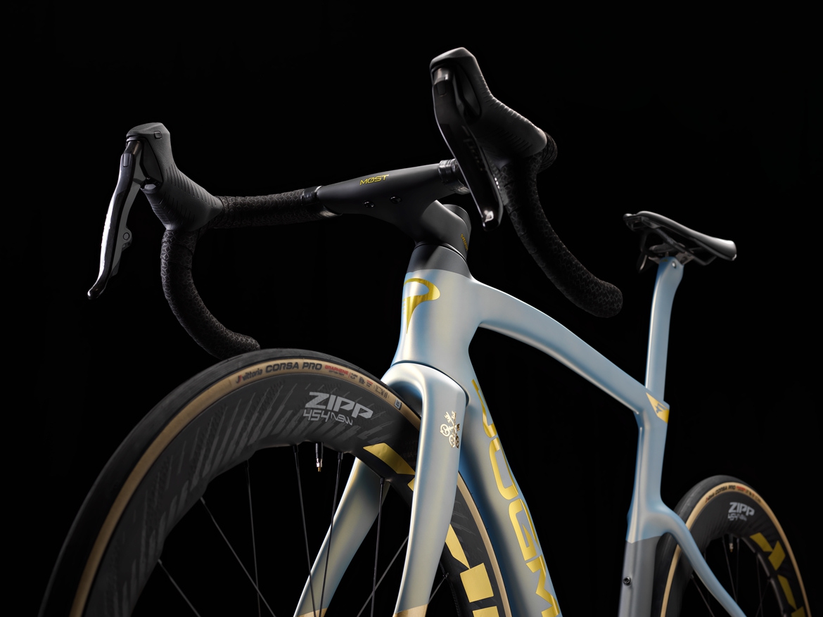 PINARELLO-Q36.5车队发布环法限量涂装及骑行服