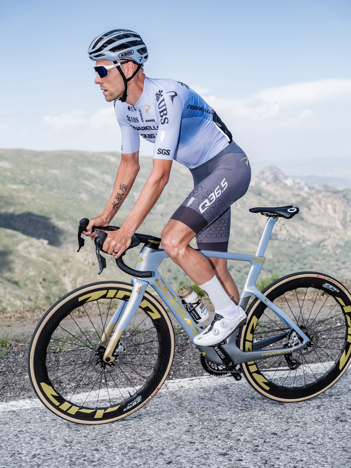 PINARELLO-Q36.5车队发布环法限量涂装及骑行服 PINARELLO-Q36.5车队发布环法限量涂装及骑行服