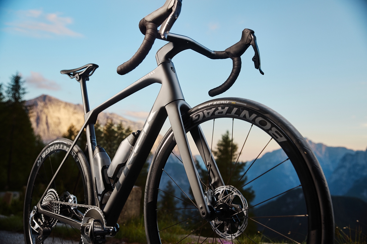 以简约致敬经典 TREK发布全新第五代 Domane 耐力公路车