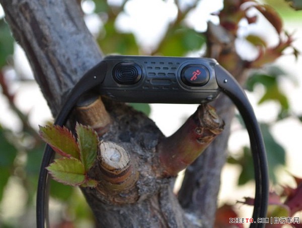 初级跑友之选!佳明Forerunner10炫酷黑实拍图