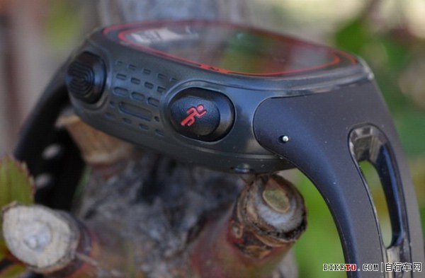 初级跑友之选!佳明Forerunner10炫酷黑实拍图