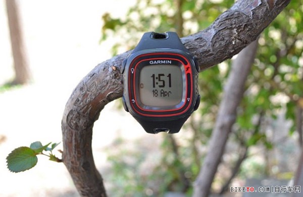 初级跑友之选!佳明Forerunner10炫酷黑实拍图