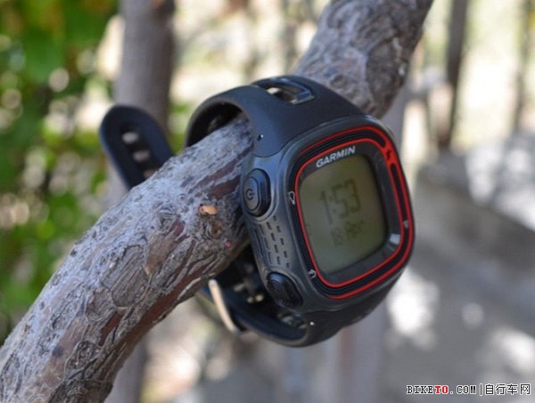 初级跑友之选!佳明Forerunner10炫酷黑实拍图