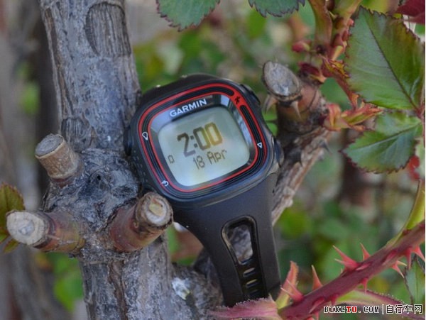 初级跑友之选!佳明Forerunner10炫酷黑实拍图