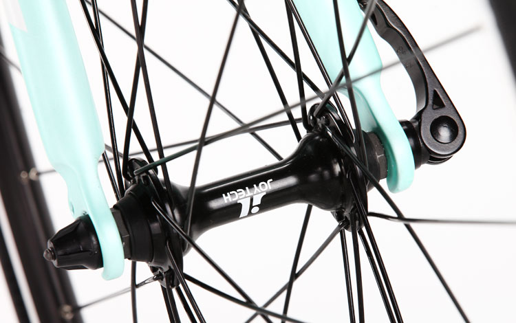 TRINX千里达2015新品:闪电R700公路车激情上市! TRINX千里达2015新品:闪电R700公路车激情上市!