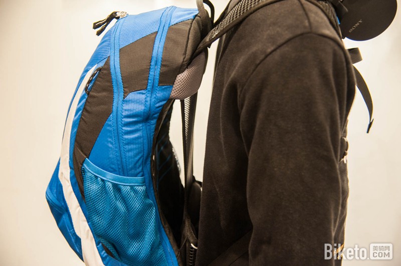 ���ر���