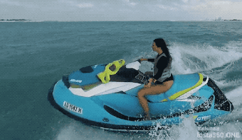 10 摩托艇隐形自拍杆.gif 10 摩托艇隐形自拍杆.gif