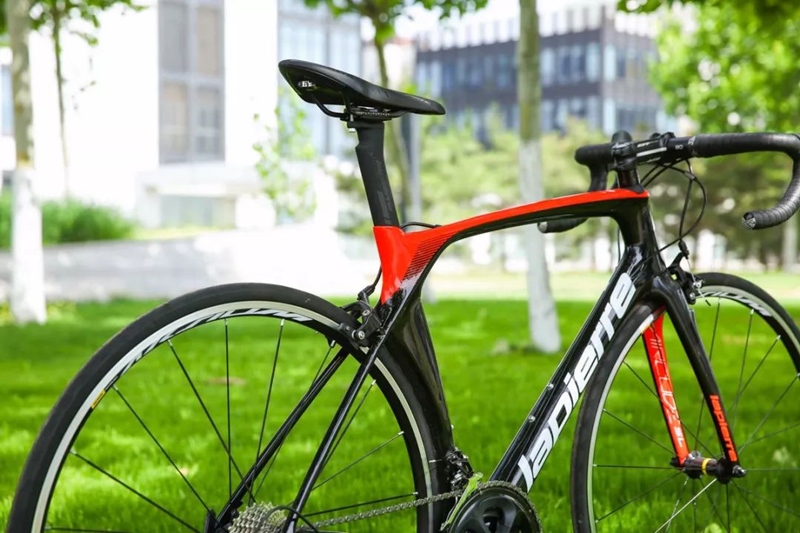 环意赛场上的得冠福利!!购买AIRCODE SL 500 送碳刀