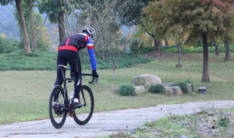 �������������������Ŀ����з��º���ԱȲ���