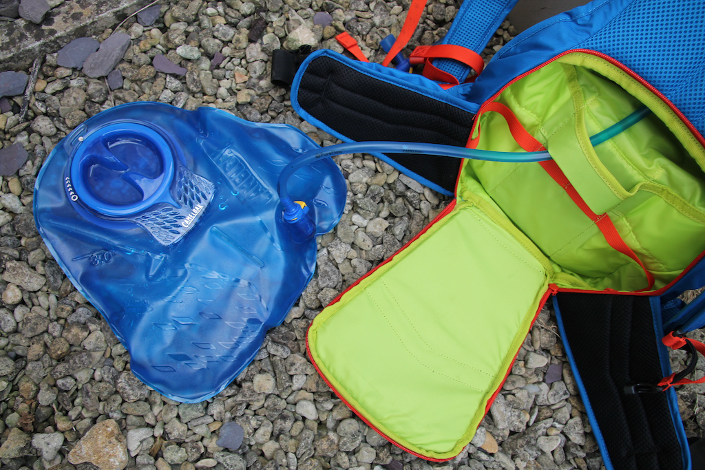 小巧玲珑—Camelbak Skyline 10 LR水袋包 小巧玲珑—Camelbak Skyline 10 LR水袋包