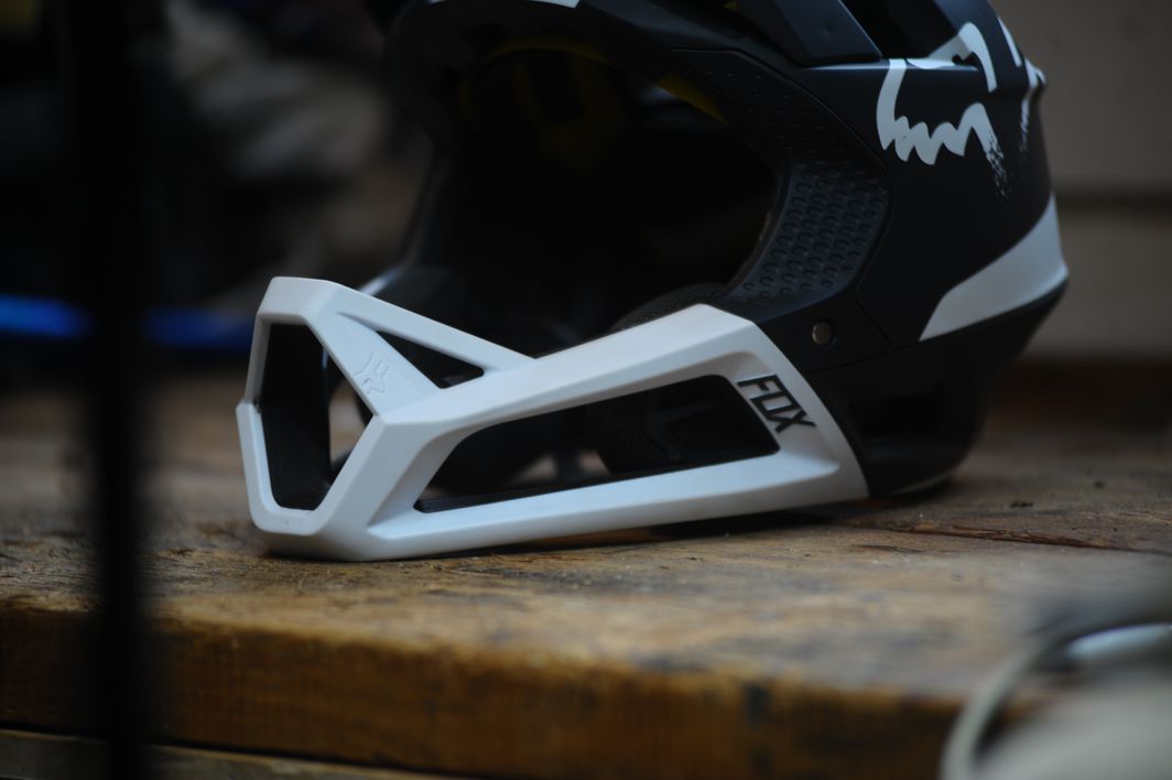 永不妥协:Fox Proframe超轻全盔 永不妥协:Fox Proframe超轻全盔