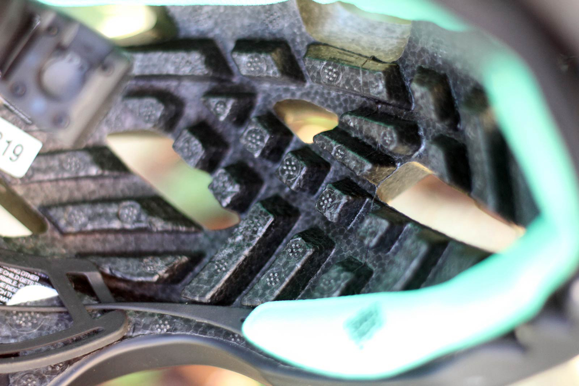 更轻更安全 KinetiCore技术,开启Lazer头盔新篇章 更轻更安全 KinetiCore技术,开启Lazer头盔新篇章