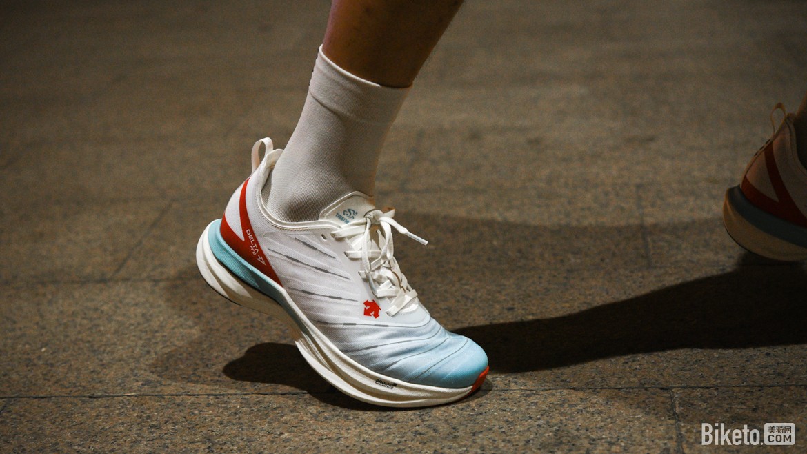 迪桑特AWAKEN破风者