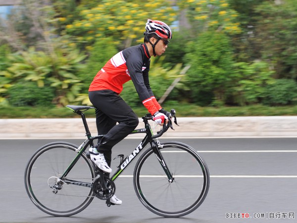 8.7kg轻量铝合金车架 GIANT TCR 6700公路车评测