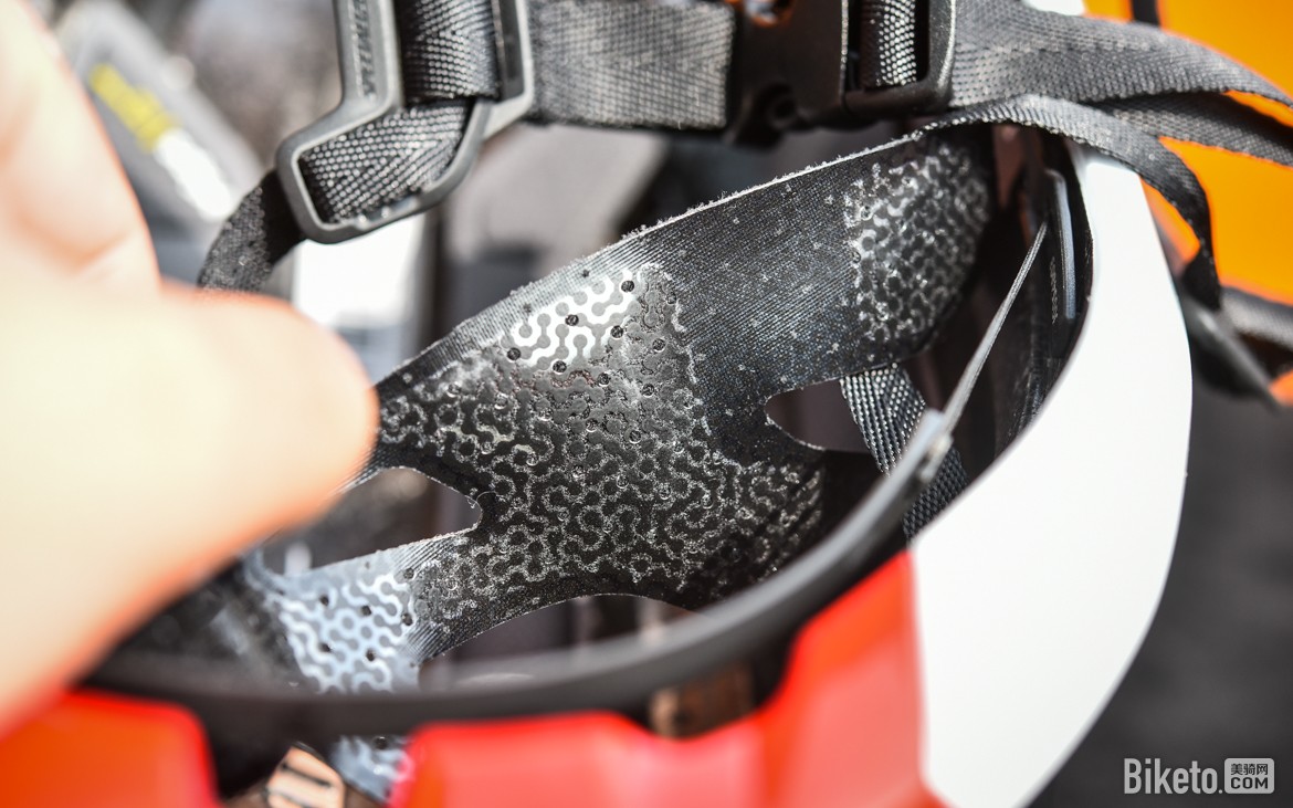 重返经典造型 S-WORKS EVADE 4气动头盔评测