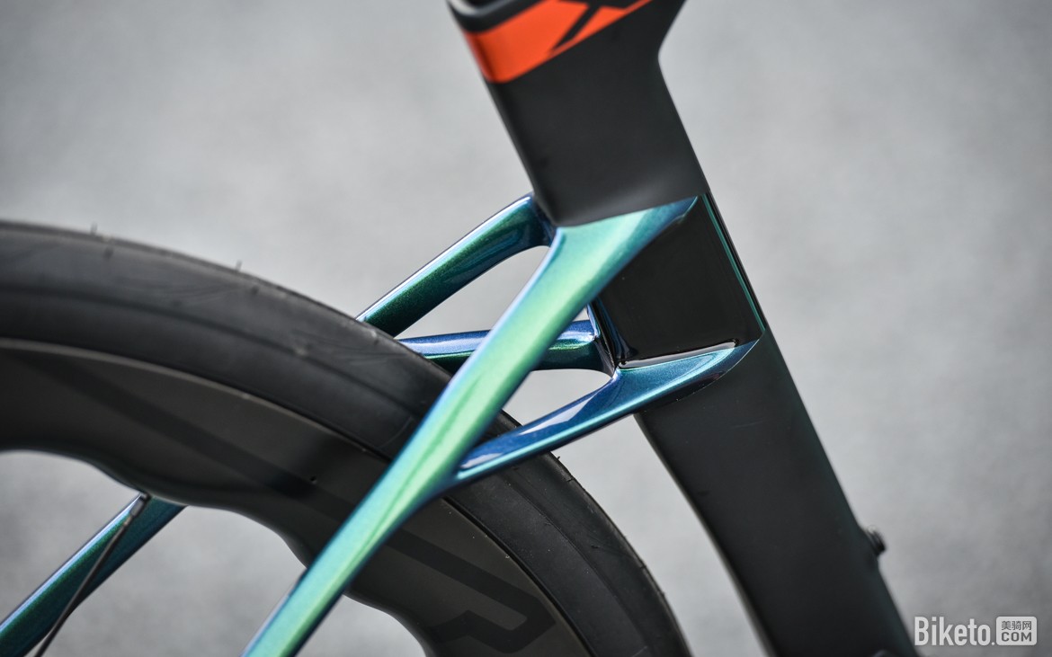 伪装成耐力车的竞赛公路车 Pinarello Dogma X公路车评测