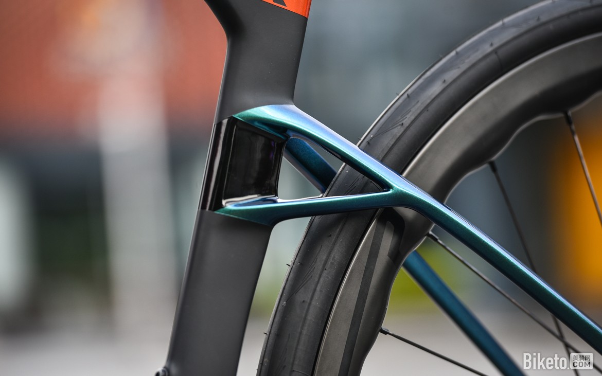 伪装成耐力车的竞赛公路车 Pinarello Dogma X公路车评测