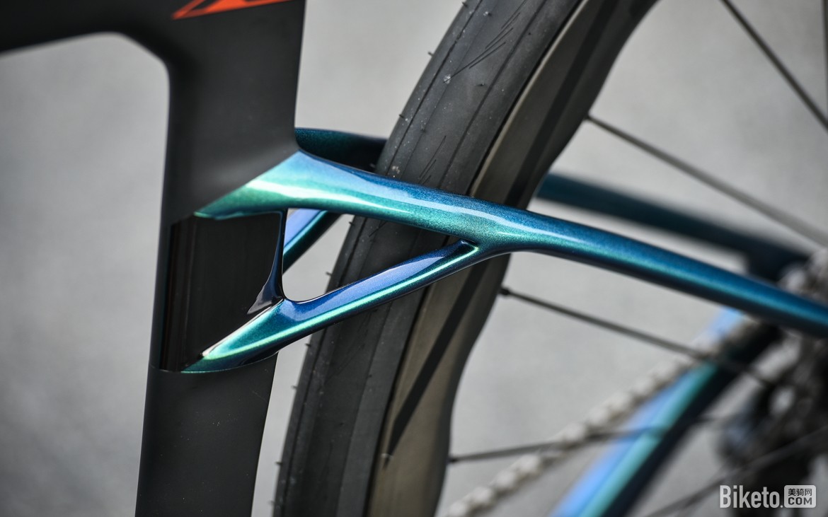 伪装成耐力车的竞赛公路车 Pinarello Dogma X公路车评测