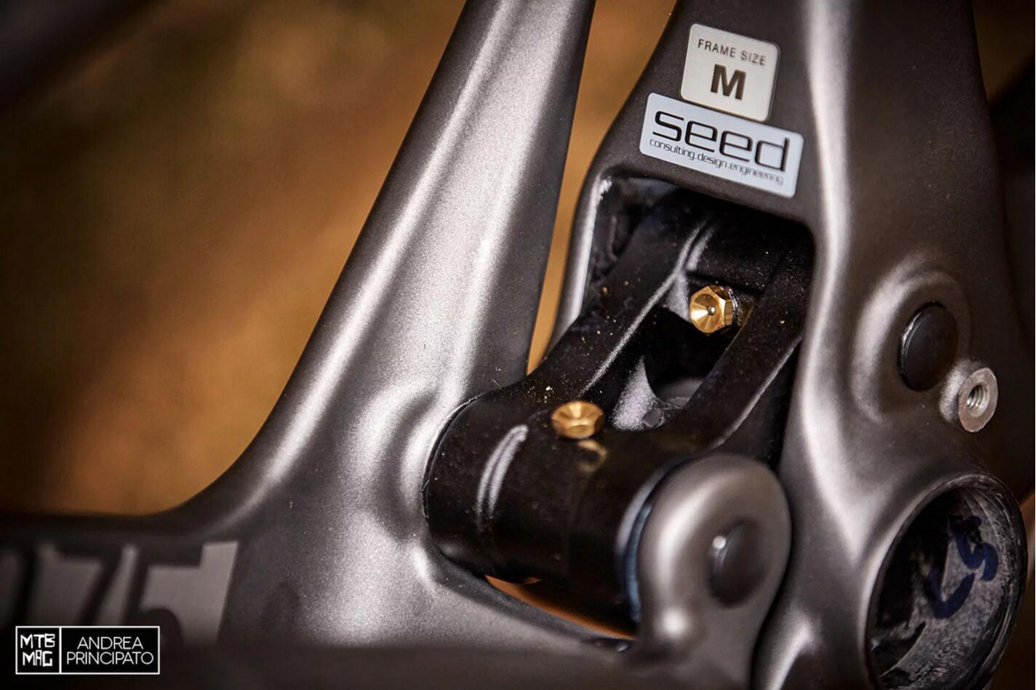 �����󾫣� Intense Recluse ̼�˳���