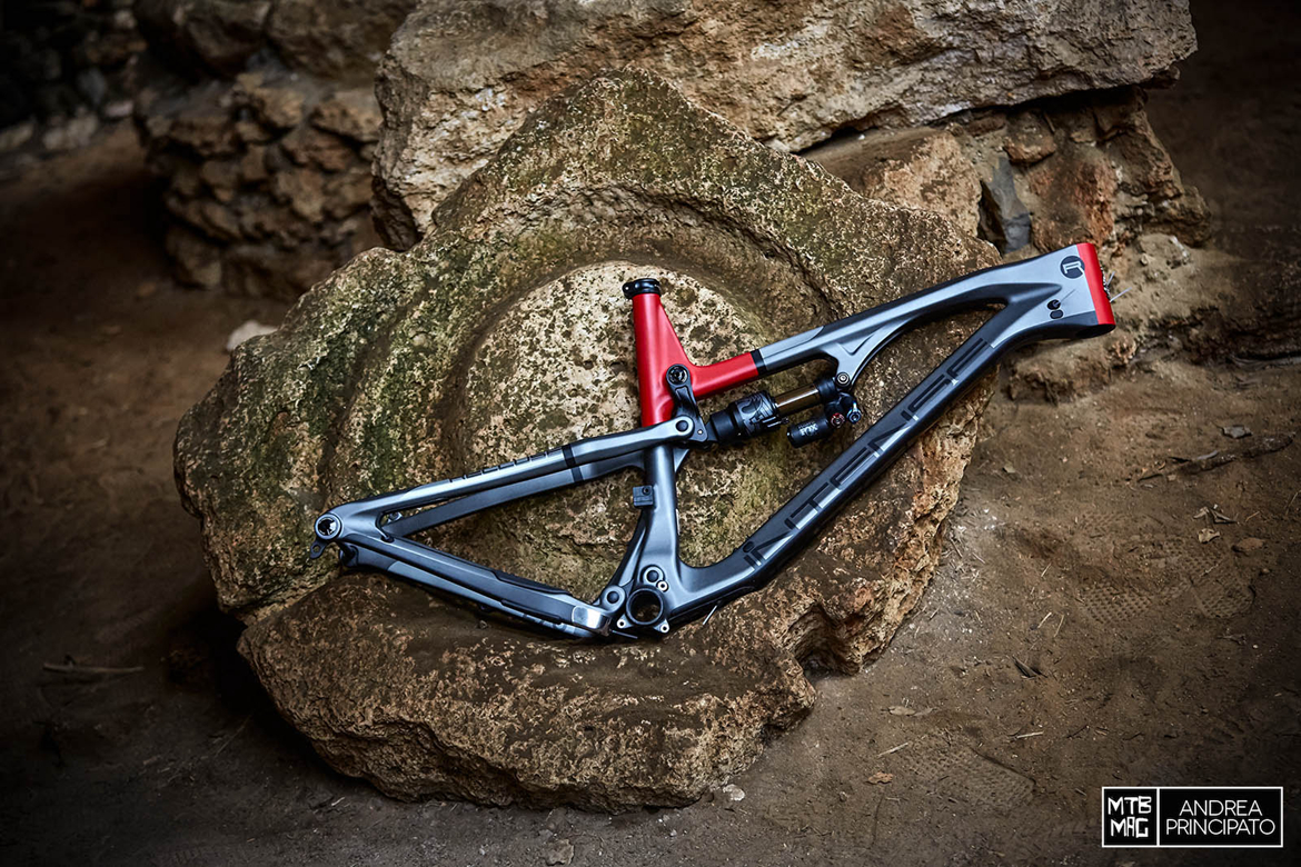 �����󾫣� Intense Recluse ̼�˳���