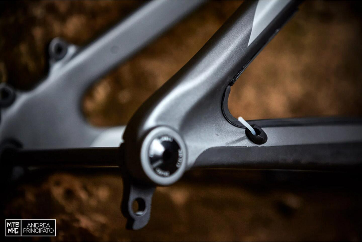 �����󾫣� Intense Recluse ̼�˳���