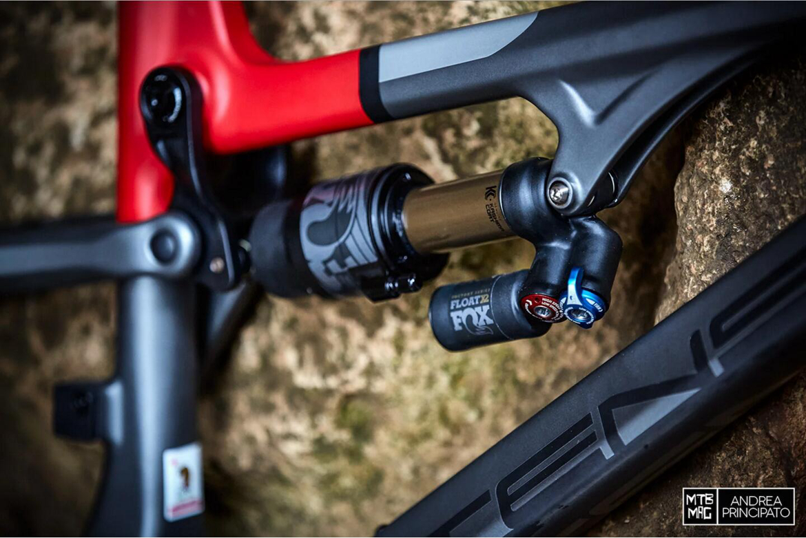 �����󾫣� Intense Recluse ̼�˳���