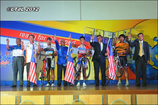 本次比赛保留了两项无级别比赛(HC:Hors Classe),并且由UCI和UCI亚洲赛事委员会批准。本次赛事的口号“走向世界”希望能够激励马来西亚的车手积极参加比赛。许多马来西亚的车队将会全力以赴来配合他们队伍中一些享有”世界冠军终结者“的名号。例如,Azizulhasni Awang, Josiah Ng和Rizal Tisin。