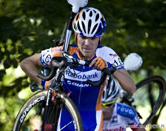 5EC05921B7911AED4BFE545A50E3C5C35B92E16814192B1511EEA82F9CA4