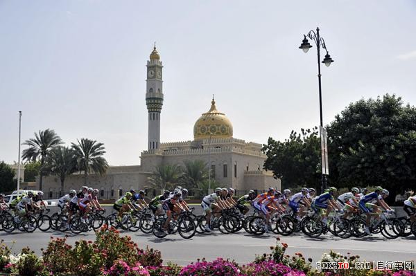 环阿曼首站格里佩尔旗开得胜