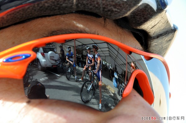 环阿曼首站格里佩尔旗开得胜