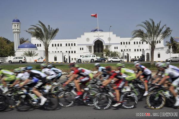环阿曼首站格里佩尔旗开得胜