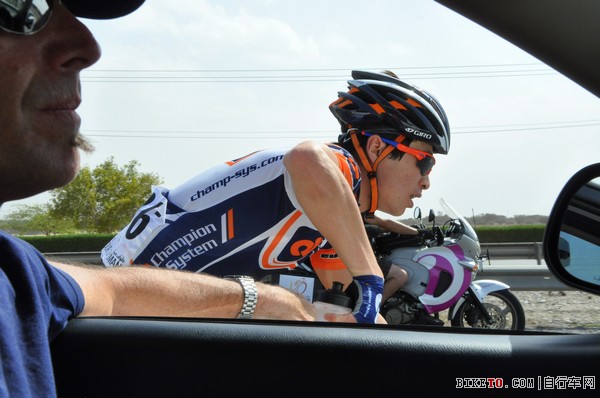 环阿曼首站格里佩尔旗开得胜