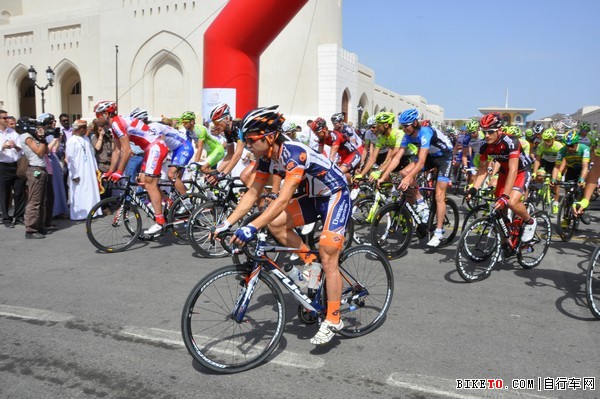 环阿曼首站格里佩尔旗开得胜