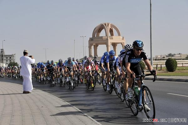 环阿曼首站格里佩尔旗开得胜