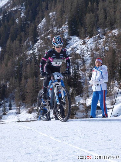 HAIBIKE 铁人三项选手 Helena Erbenova 成功卫冕世锦赛冠军头衔(图文)