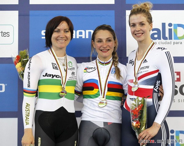 Ů�ӿ�����ǰ����