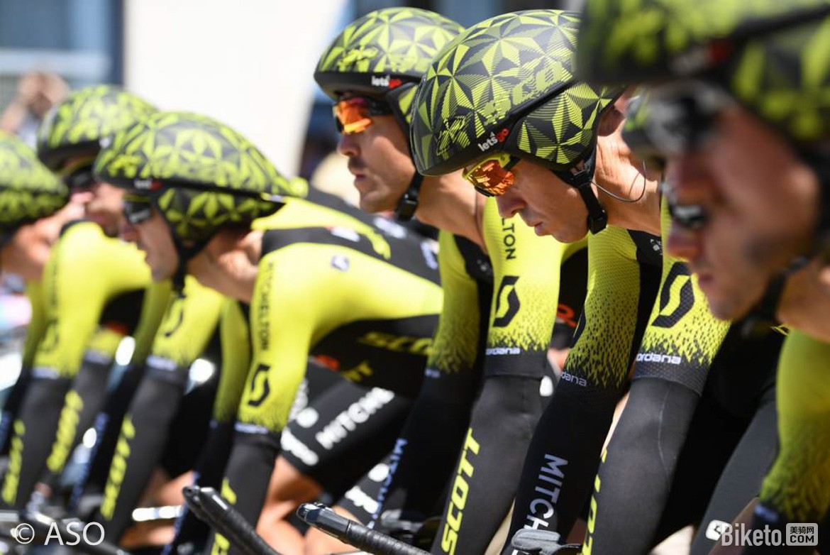 ����,����