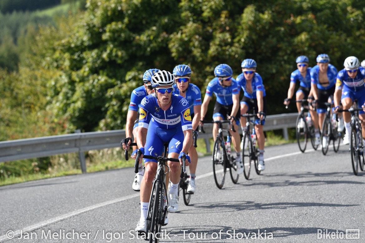 环斯洛伐克,快步