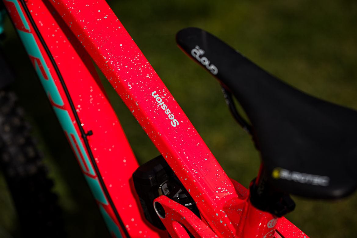 Trek-Unbroken DH车队 Trek-Unbroken DH车队