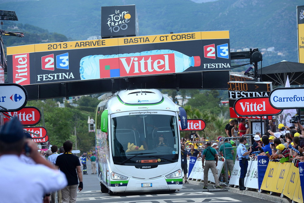 ����,����