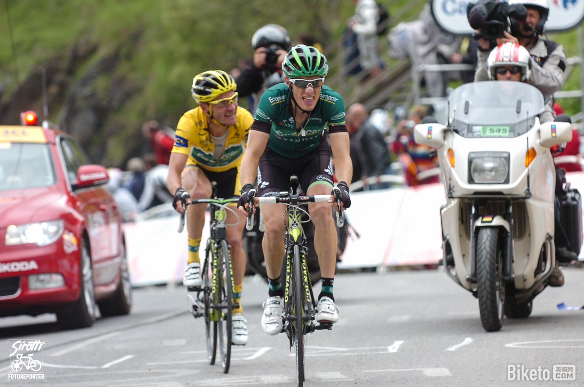 ����,����