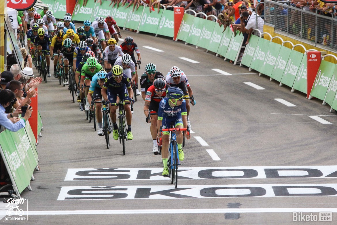 ����,����