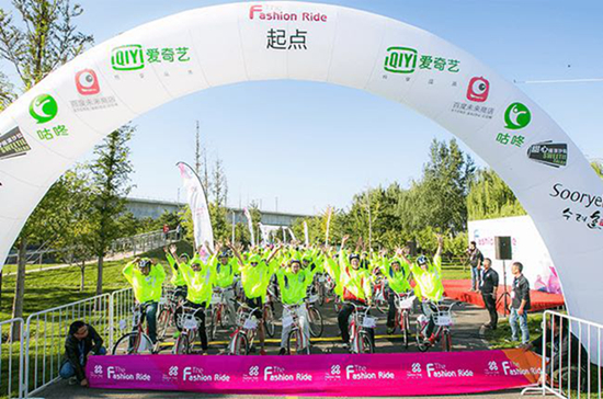 ����,����