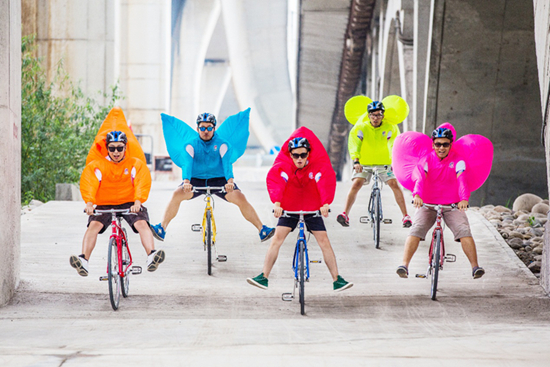 ����,����