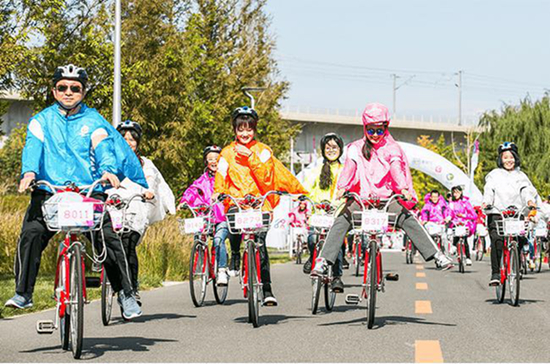 ����,����