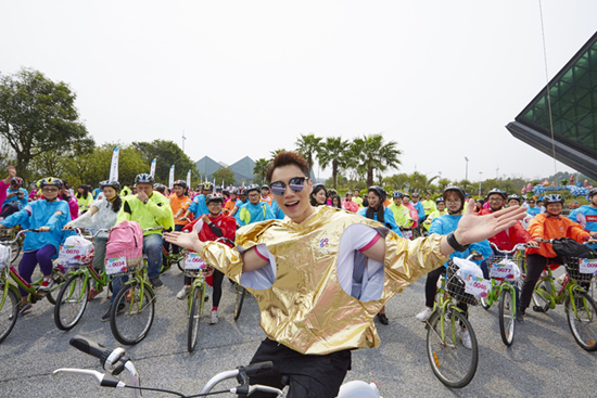 ����,����