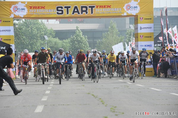 2012绿色骑行巡回赛首站北京老山赛,图为.jpg
