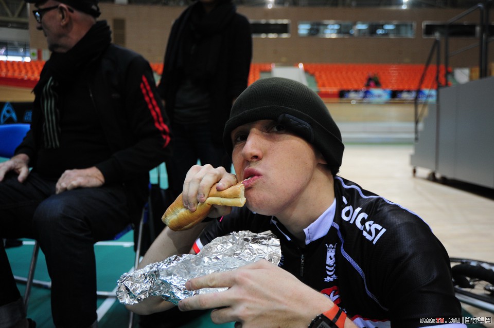 速度与激情!中国首届业余场地自行车赛——K.O.F(图文)