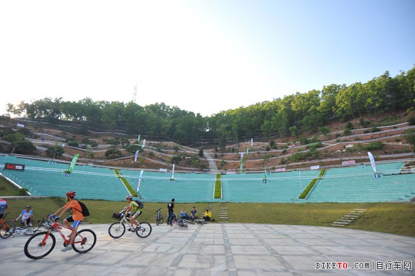 喜德胜国际自行车训练基地启用仪式暨赛道测试赛