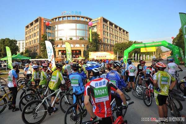 喜德盛国际自行车训练基地启用仪式暨赛道测试赛